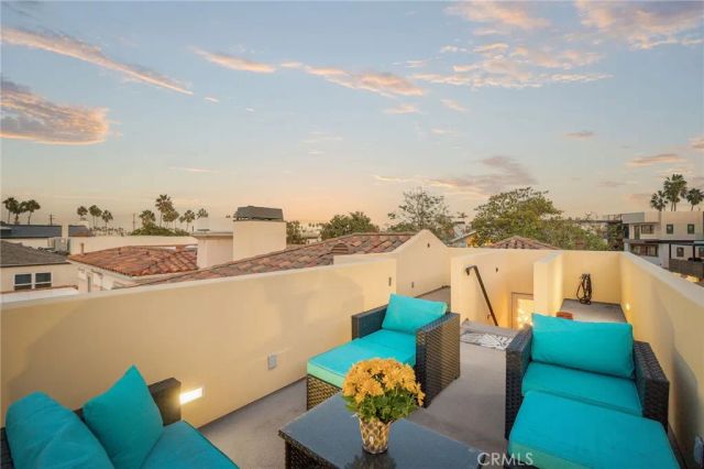 215 The Toledo, Long Beach, CA 90803
