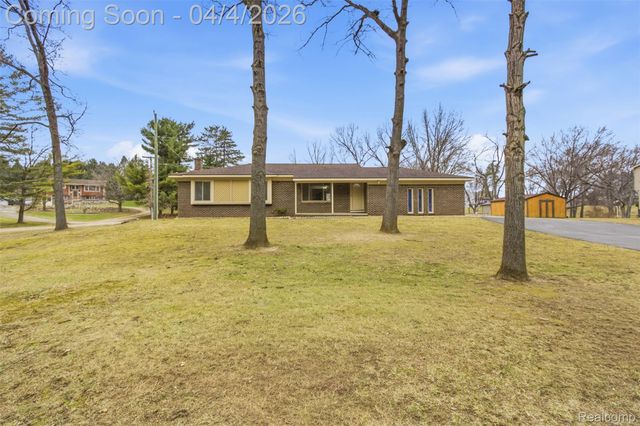 700 Bald Eagle Lake Road, Ortonville Village, MI 48462
