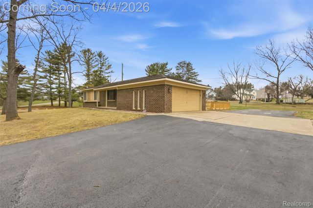 700 Bald Eagle Lake Road, Ortonville Village, MI 48462