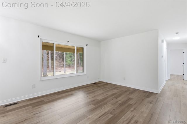 700 Bald Eagle Lake Road, Ortonville Village, MI 48462