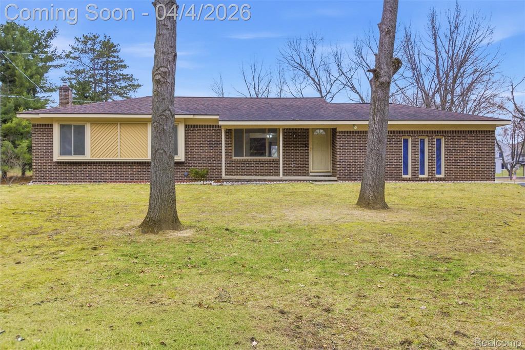 700 Bald Eagle Lake Road, Ortonville Village, MI 48462