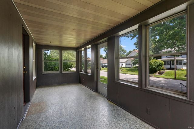 809 E Victoria Street, South Bend, IN 46614