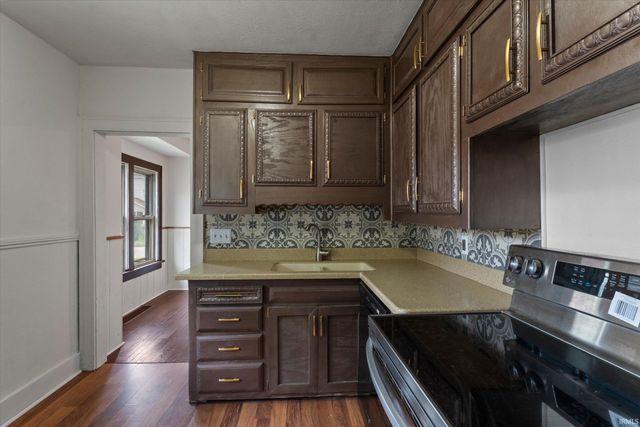 809 E Victoria Street, South Bend, IN 46614