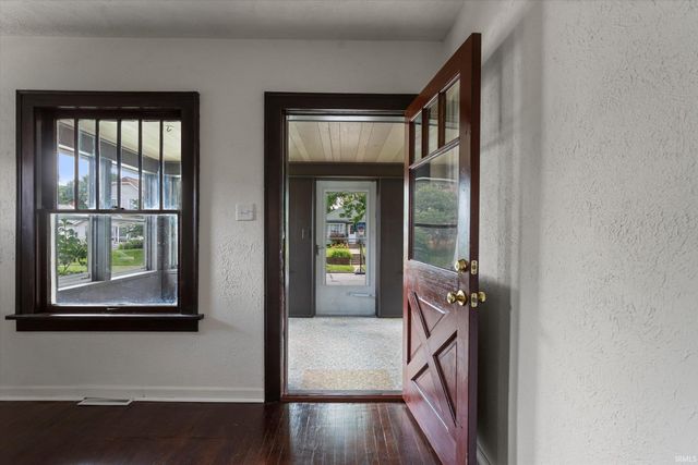 809 E Victoria Street, South Bend, IN 46614