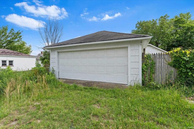 809 E Victoria Street, South Bend, IN 46614