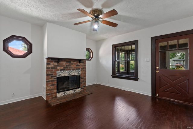 809 E Victoria Street, South Bend, IN 46614