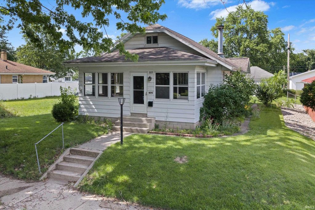 809 E Victoria Street, South Bend, IN 46614