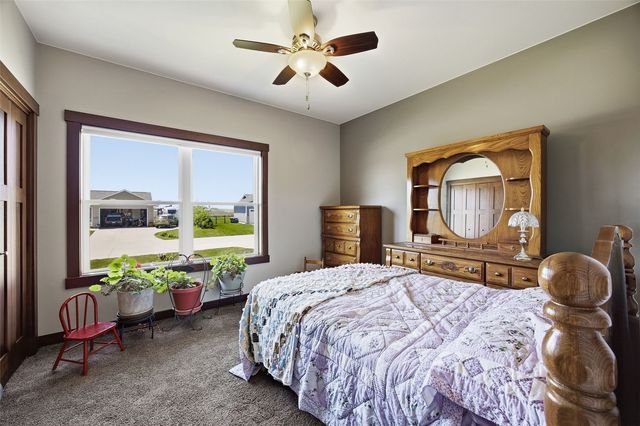 2791 Creekview Trail, Palo, IA 52324