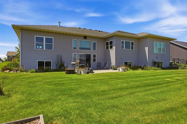 2791 Creekview Trail, Palo, IA 52324