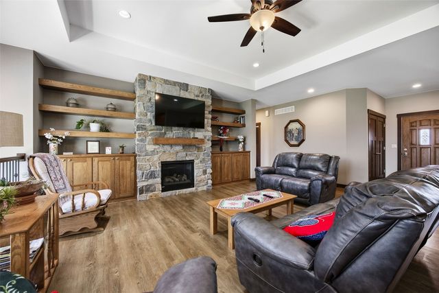 2791 Creekview Trail, Palo, IA 52324