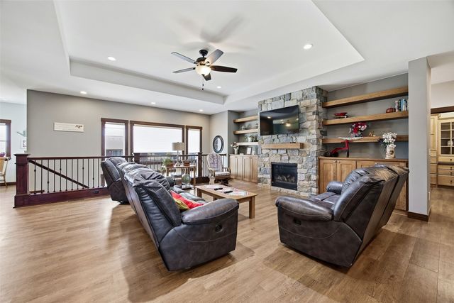 2791 Creekview Trail, Palo, IA 52324