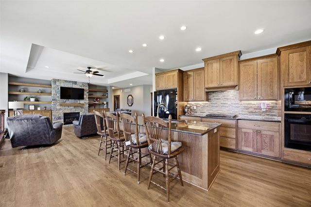 2791 Creekview Trail, Palo, IA 52324