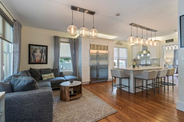 329 W Main Street, Barrington, IL 60010
