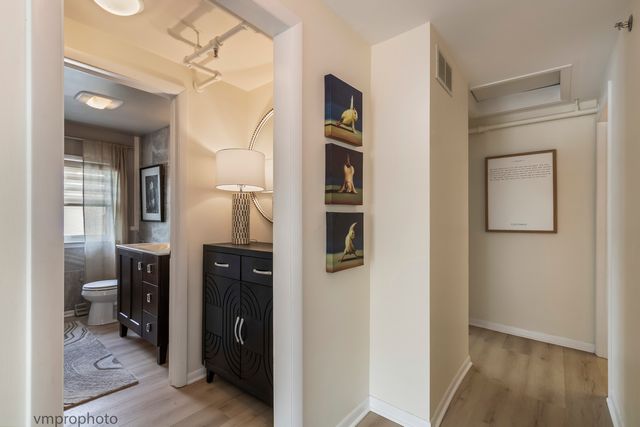 329 W Main Street, Barrington, IL 60010