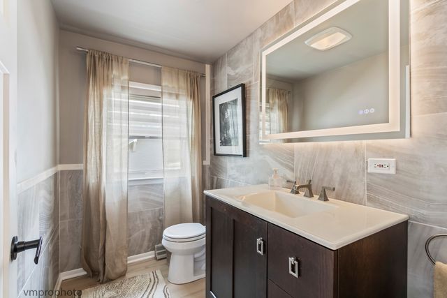 329 W Main Street, Barrington, IL 60010