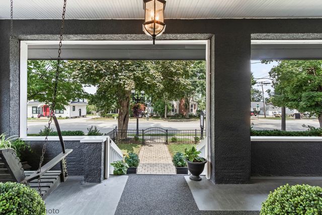 329 W Main Street, Barrington, IL 60010