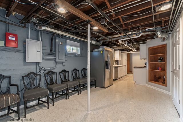 329 W Main Street, Barrington, IL 60010