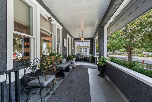 329 W Main Street, Barrington, IL 60010