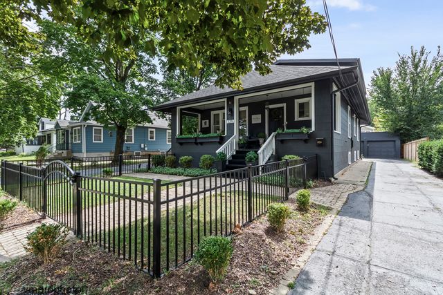 329 W Main Street, Barrington, IL 60010