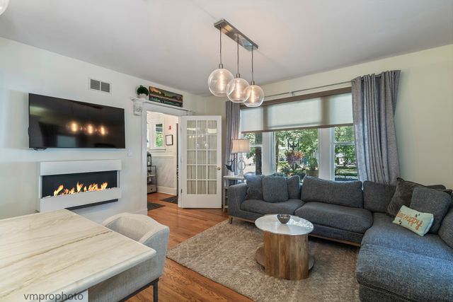 329 W Main Street, Barrington, IL 60010