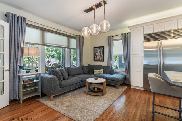 329 W Main Street, Barrington, IL 60010