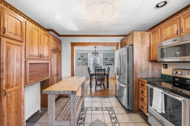 27 Byron St, Haverhill, MA 01835