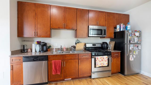 2046 W Touhy Avenue 1, Chicago, IL 60645