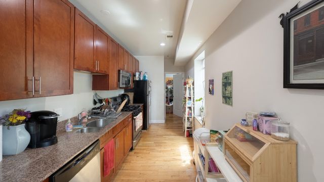 2046 W Touhy Avenue 1, Chicago, IL 60645