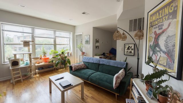 2046 W Touhy Avenue 1, Chicago, IL 60645