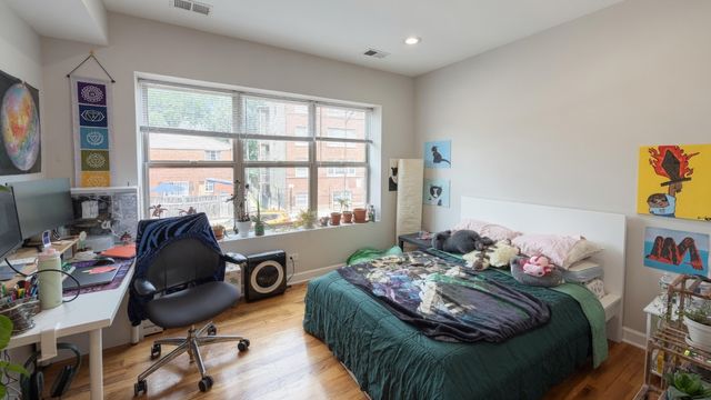 2046 W Touhy Avenue 1, Chicago, IL 60645