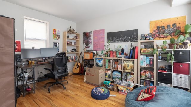 2046 W Touhy Avenue 1, Chicago, IL 60645