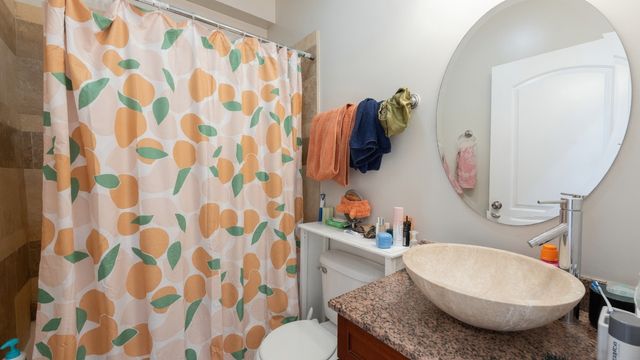 2046 W Touhy Avenue 1, Chicago, IL 60645