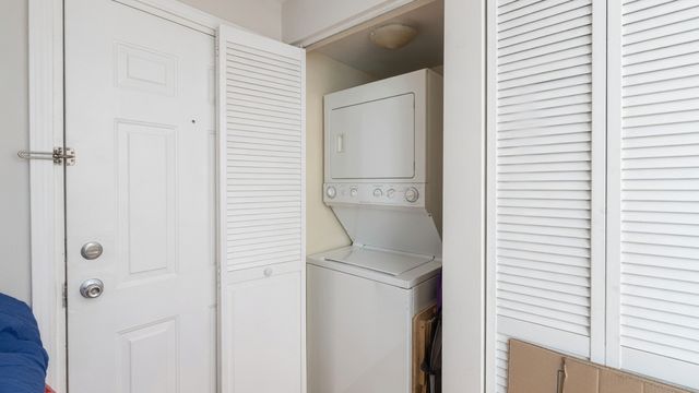 2046 W Touhy Avenue 1, Chicago, IL 60645