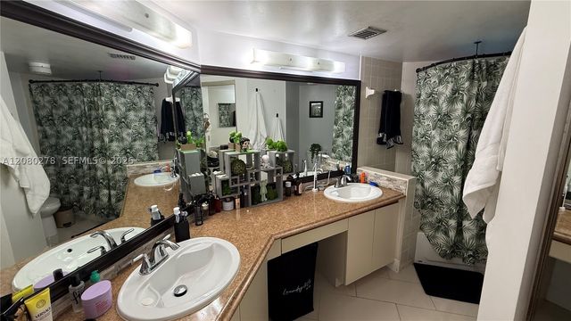 15525 Miami Lakeway N 206, Miami Lakes, FL 33014