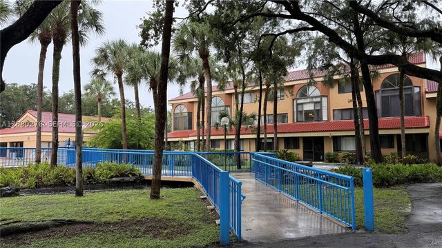 15525 Miami Lakeway N 206, Miami Lakes, FL 33014