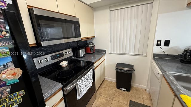 15525 Miami Lakeway N 206, Miami Lakes, FL 33014