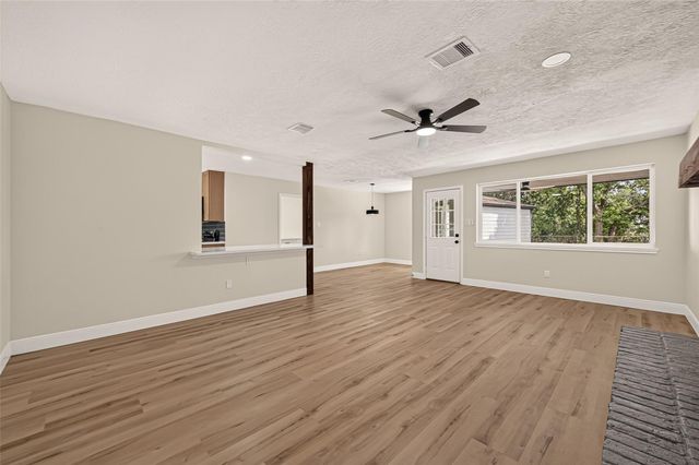 349 Dawn Hill Drive, Friendswood, TX 77546