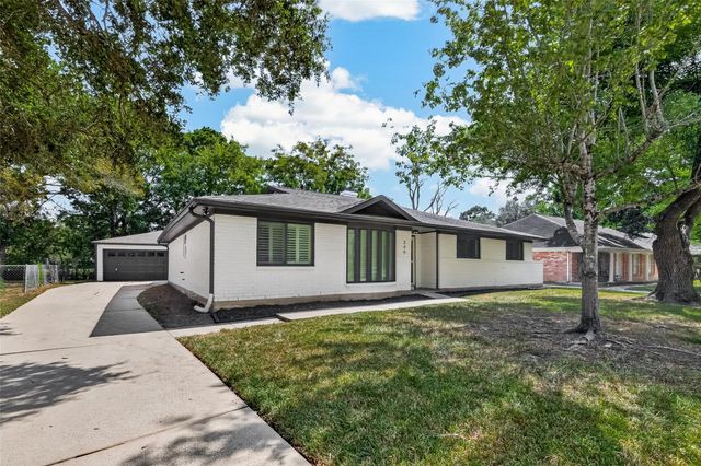 349 Dawn Hill Drive, Friendswood, TX 77546