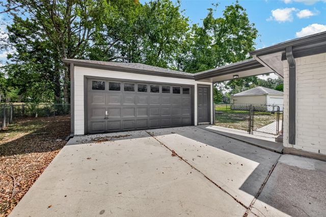 349 Dawn Hill Drive, Friendswood, TX 77546
