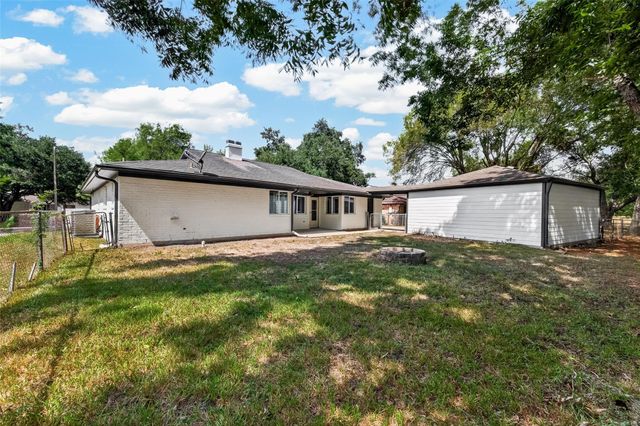 349 Dawn Hill Drive, Friendswood, TX 77546