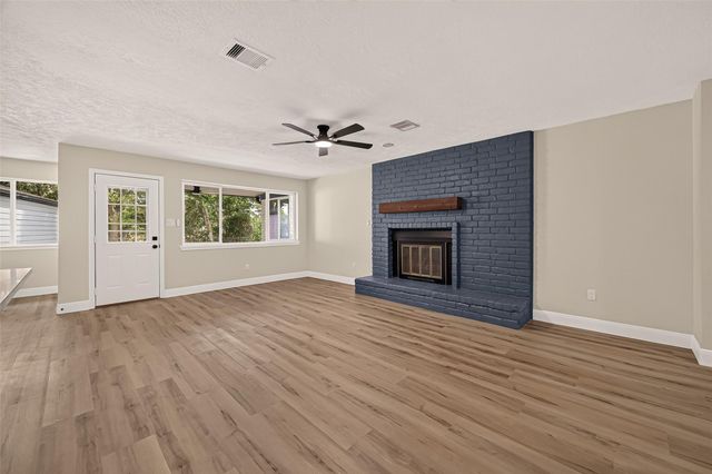 349 Dawn Hill Drive, Friendswood, TX 77546