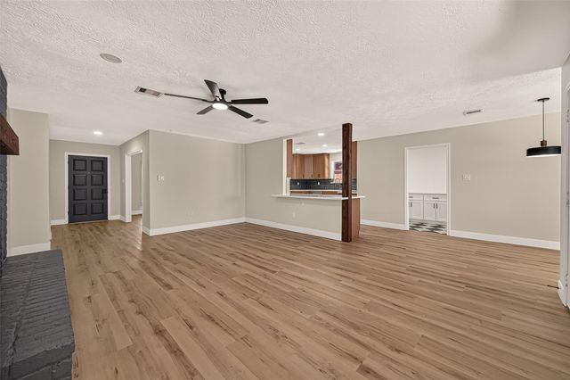 349 Dawn Hill Drive, Friendswood, TX 77546