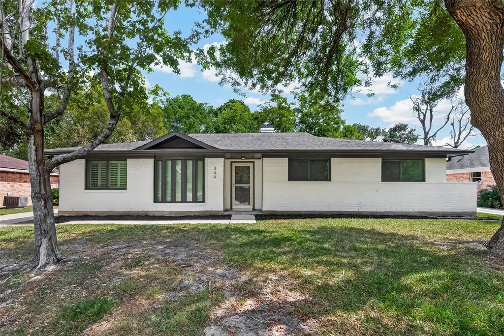 349 Dawn Hill Drive, Friendswood, TX 77546