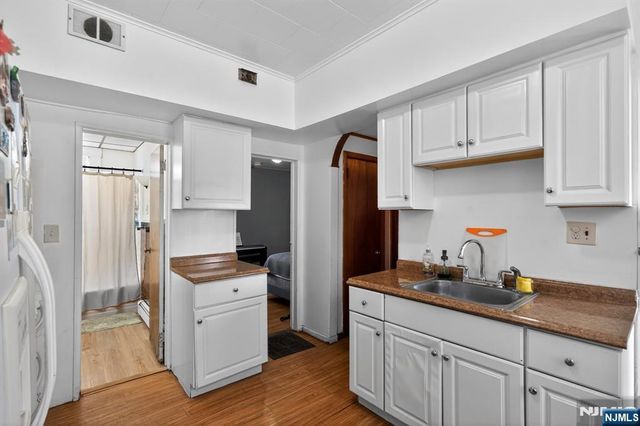 11 Yereance Avenue, Newark, NJ 07106