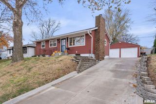 1804 E 31ST Street, Davenport, IA 52807