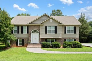 1440 S Peace Haven Road, Clemmons, NC 27012