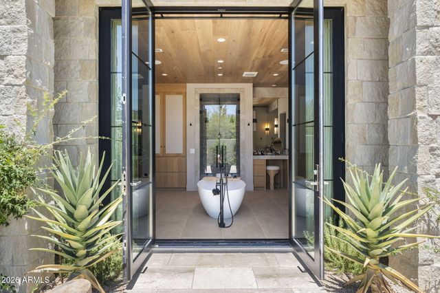 7700 N INVERGORDON Road, Paradise Valley, AZ 85253