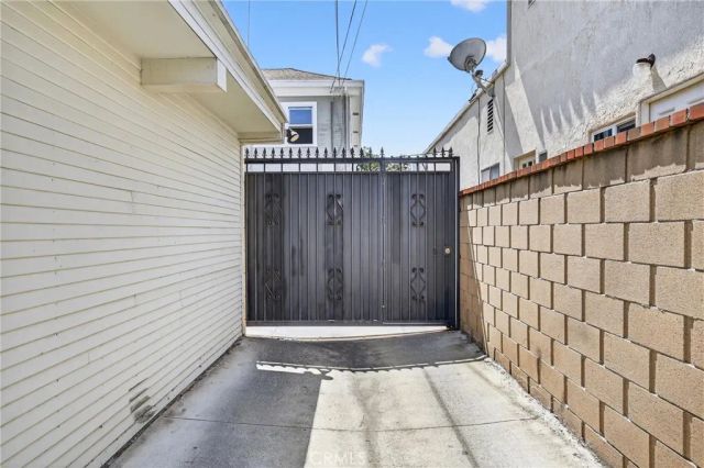 1621 E 1st Street, Long Beach, CA 90802