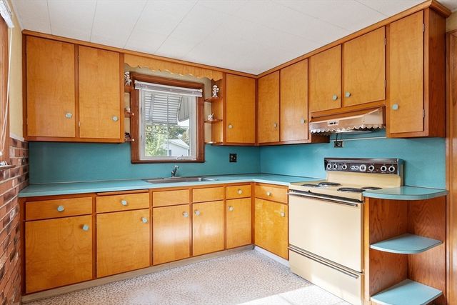 2 Oaklandvale Avenue, Saugus, MA 01906