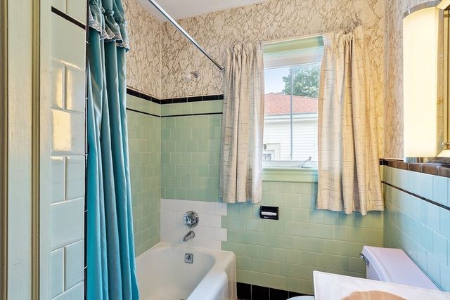 2 Oaklandvale Avenue, Saugus, MA 01906